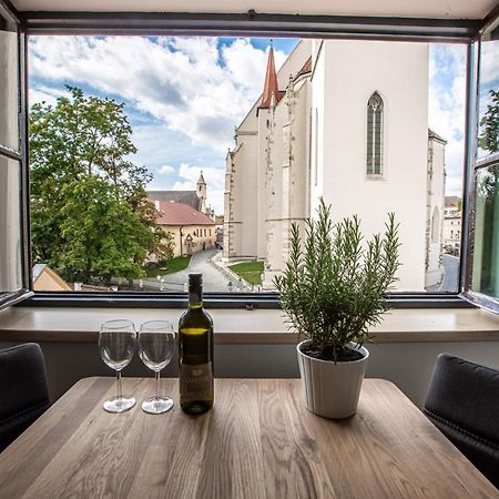 Apartmany Na Mikulasskem Namesti Znojmo Bagian luar foto