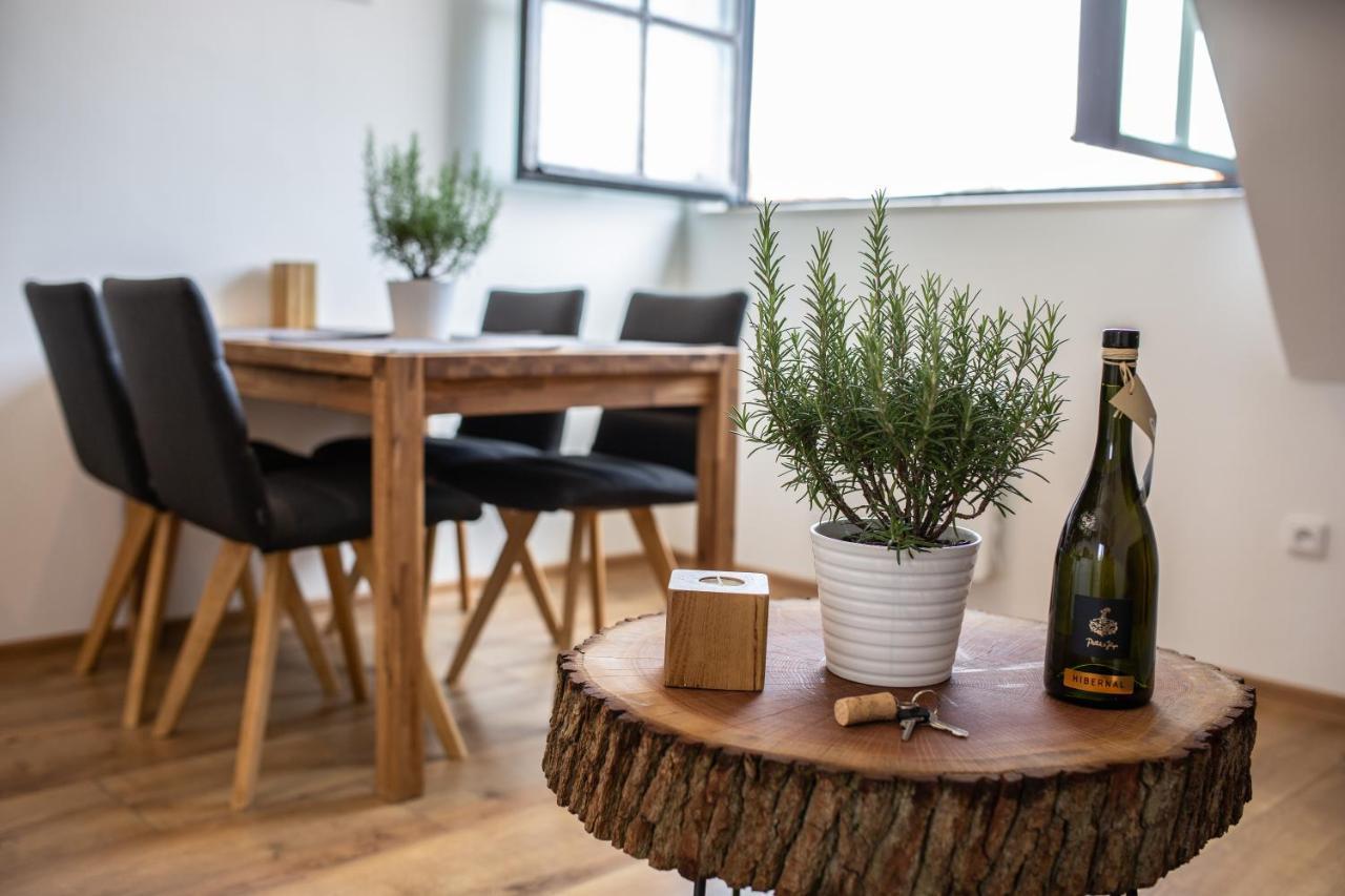 Apartmany Na Mikulasskem Namesti Znojmo Bagian luar foto