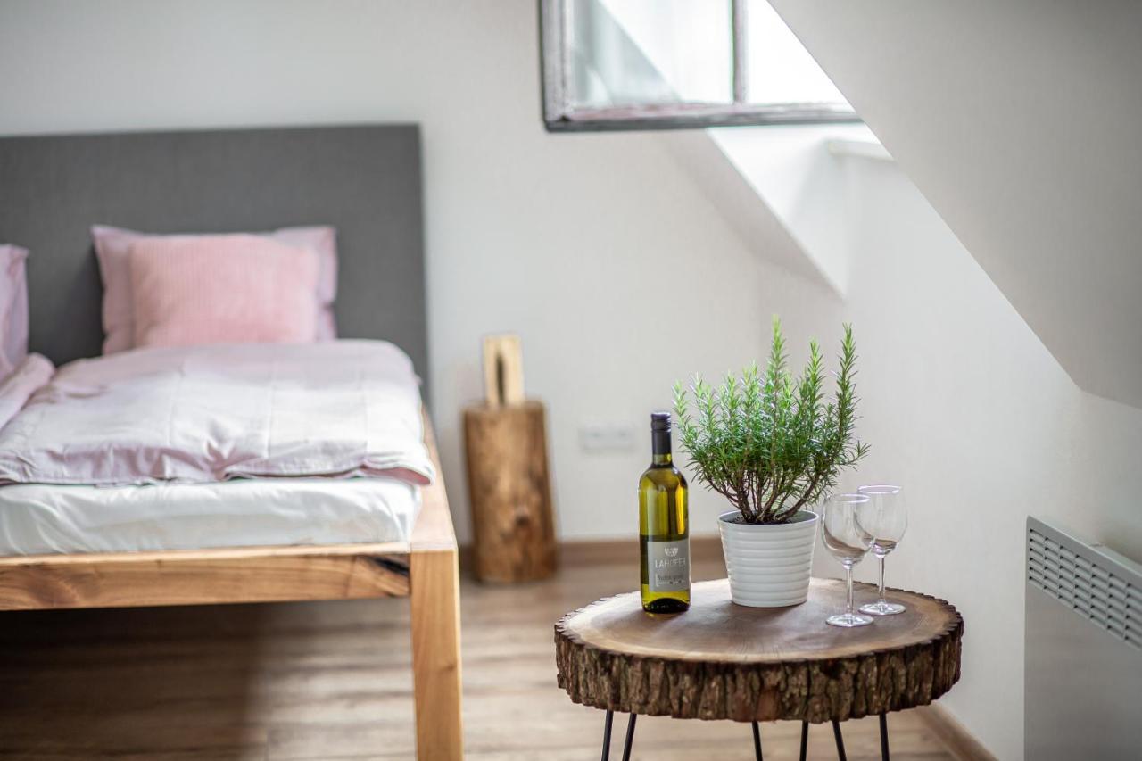 Apartmany Na Mikulasskem Namesti Znojmo Bagian luar foto