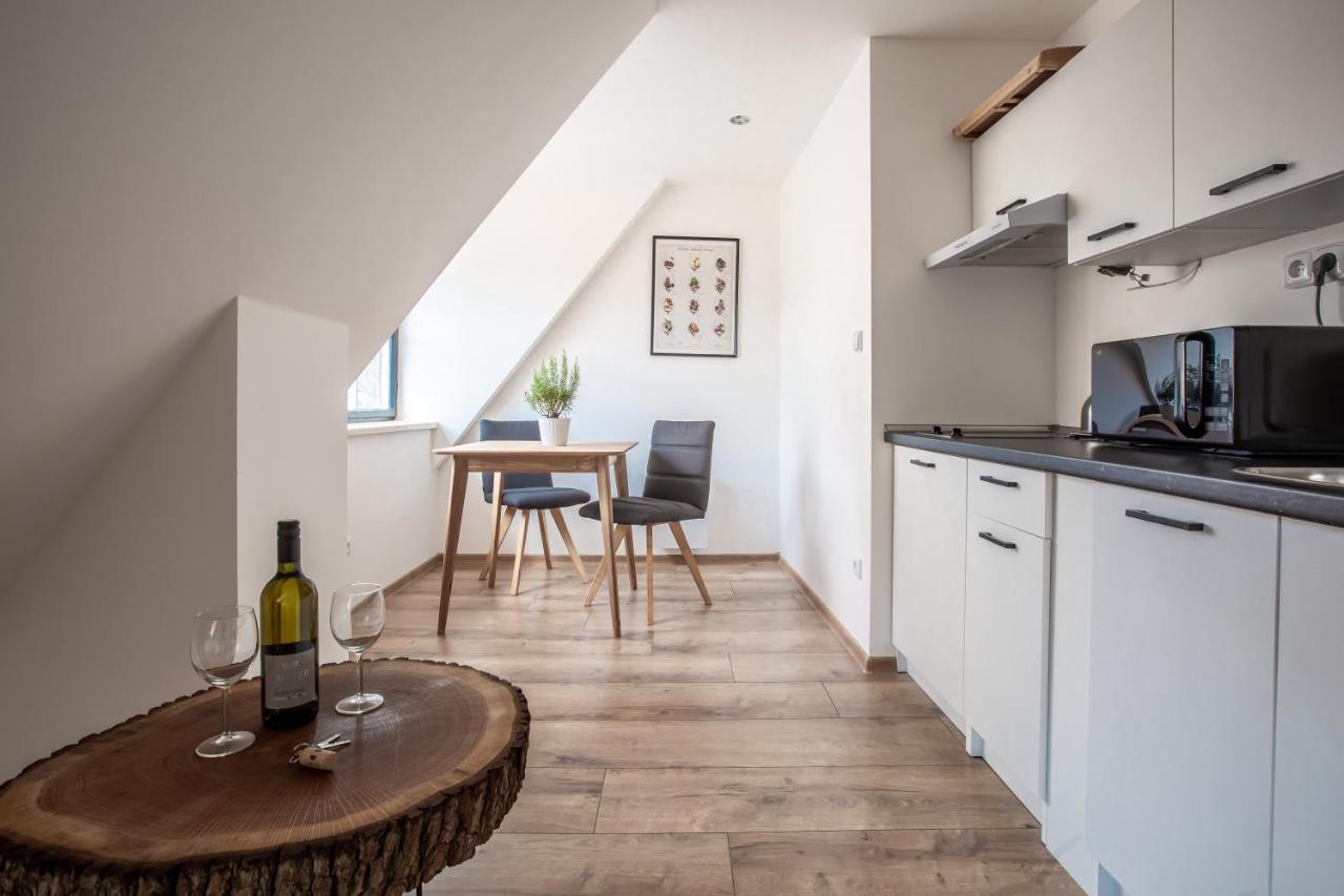 Apartmany Na Mikulasskem Namesti Znojmo Bagian luar foto