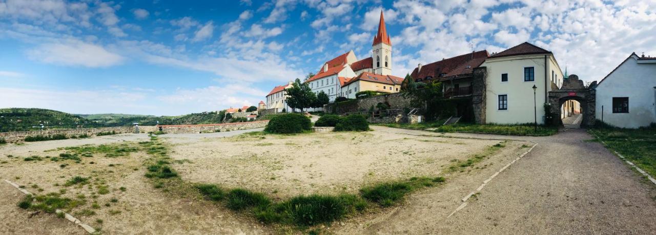 Apartmany Na Mikulasskem Namesti Znojmo Bagian luar foto